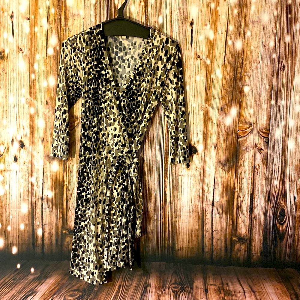 Banana Republic Wrap Dress Petite sz 2 Tan black
